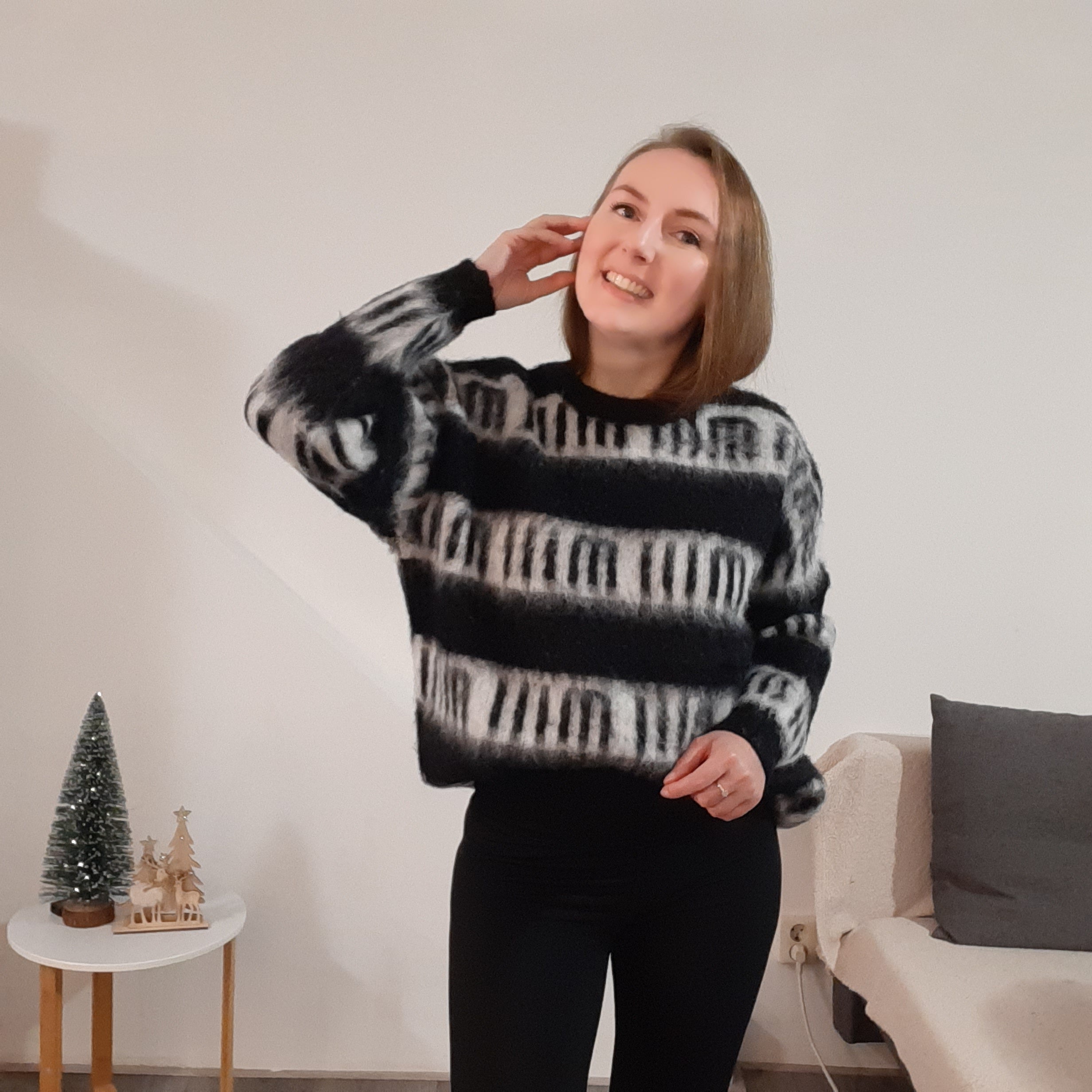 Sweter MIII - czarny